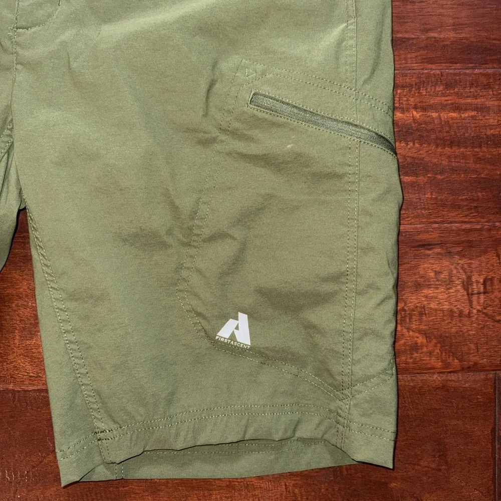 Eddie Bauer Short Mens 40 First Ascent Guide Pro Hiking Stretch Zip Cargo Green